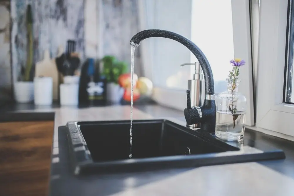 Grifo con agua caliente